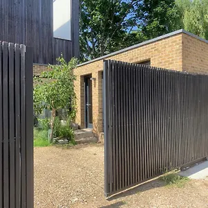  Homestay 10 Garsington Mews